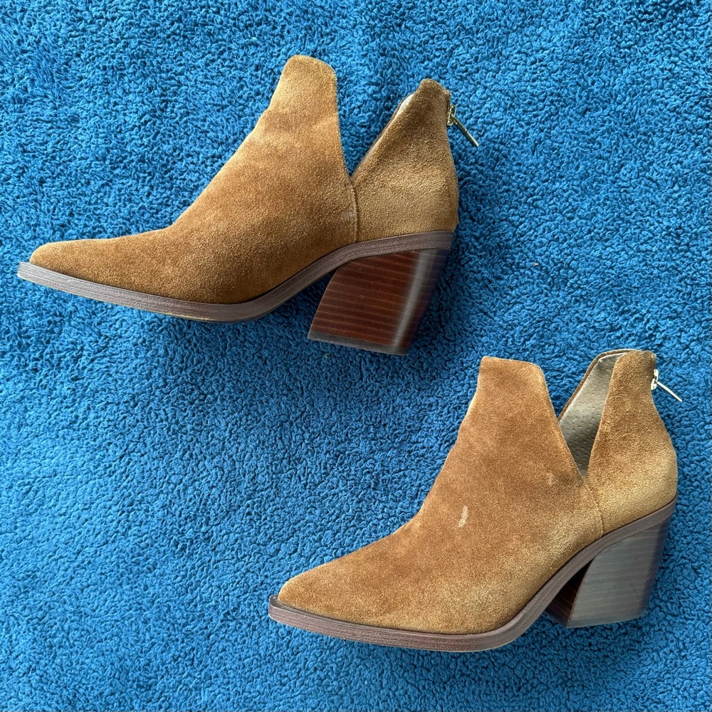 Sz 7 — Vince Camuto Bibestie suede ankle booties - Picture 2 of 12